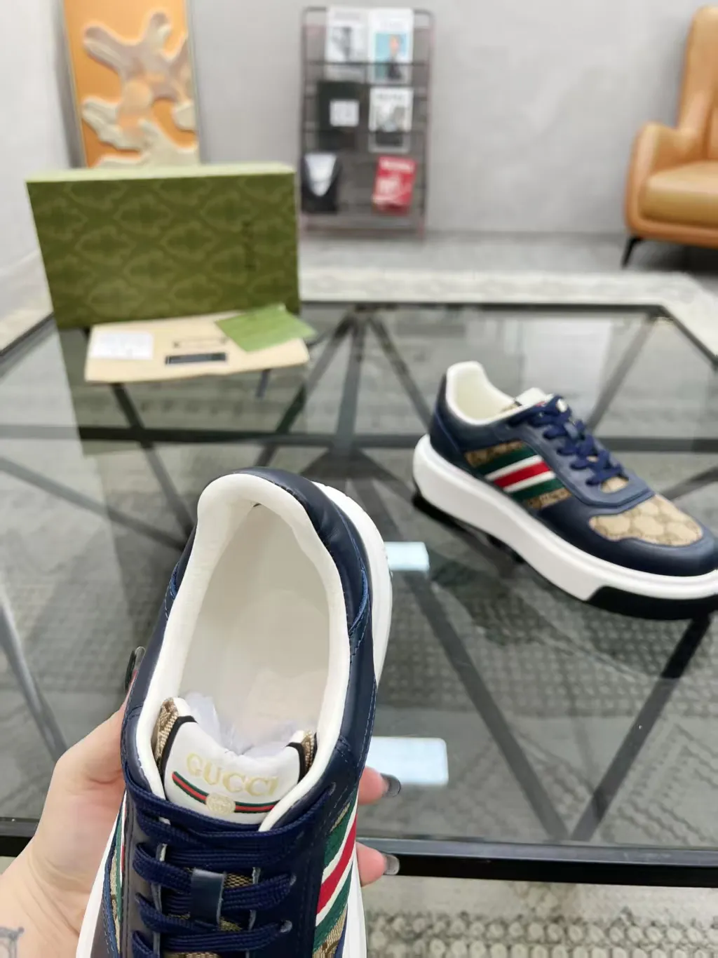 P440 new men's shoes GUCCI [Lightning] latest shoes are shipped. Original quality, fashionable, special materials, sheepskin lining, new packaging. The foot feels super comfortable and the workmanship is impeccable. Size: 38-45